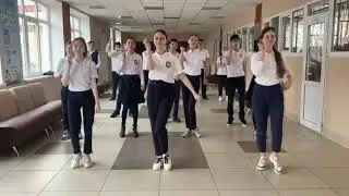 8 "В"  класс. Флешмоб "Поехали!" К 60-летию первого полета в космос.