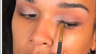 Brown strong eyeliner and karaoke ?