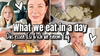 WHAT WE EAT IN A DAY 🍎🍕 WHAT @HeyIsi & I EAT IN A DAY 🍰 SANDRA by KLEINE FAMILIENWELT