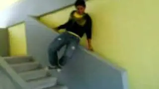richar en las escaleras
