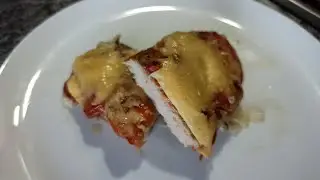 Мясо в духовке на луковой подложки