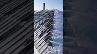 Дом занесло снегом под крышу