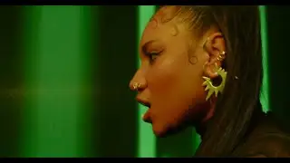 MC TAYA feat. LARINHX -  PERIGOSA