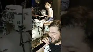 плачу на техно