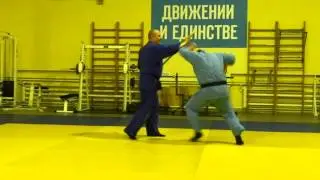 Комбинации ударов палкой и руками. Нарабатываем автоматизмы