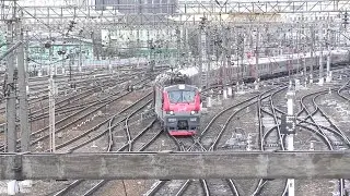 ЭП20-049 с фирменным поездом №102 