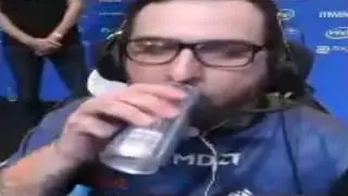 HOW PAN1K REALLY DRINKS RED BULL WHILE PLAYING CS:GO