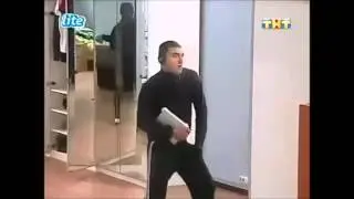 мужик танцует под  always