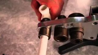 Как работать с паяльником для труб