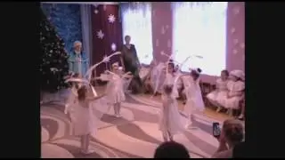 Очень красивый танец снежинок в детском саду