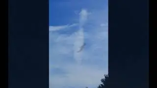 НЛО превращается в подобие птицы, лица в облаках