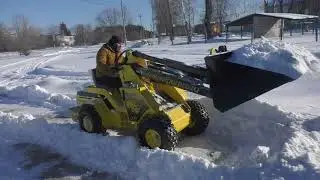 Уборка снега при помощи Helper 300