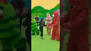We took a trip to a magical place called YO GABBA GABBA LAND!! ✨🎉 #yogabbagabbaland #appletv
