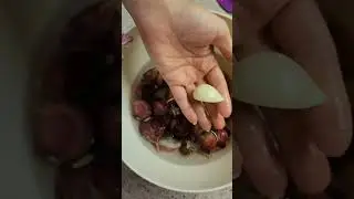 Классный способ чистки зубков чеснока  