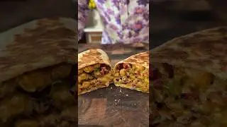 Crispy chickpea wrap with a creamy tahini dressing 🌯 #shorts