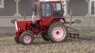 Трактор Т25 и сцепка борон