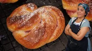 Swedish buns with jam, Hallonbullar