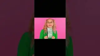 девочка выиграла консоль