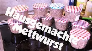 Zwiebel - Mettwurst im Glas eingemacht.