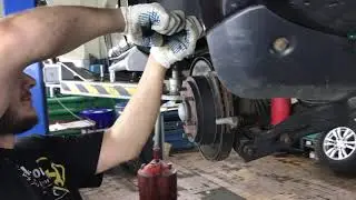 Замена эксплуатационных жидкостей Митсубиси Паджеро.