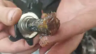 How to repair a stuck rear caliper on a Renault Espace 4 yourself.