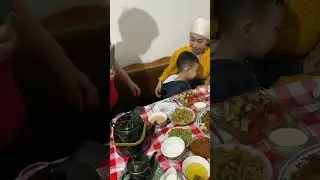 Приехали к маме, у неё 30 летний ковёр, тумба, ложка🥄