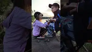 Миш а у меня клюёт? А у тебя клюёт? А как клюёт? А где клюёт?
