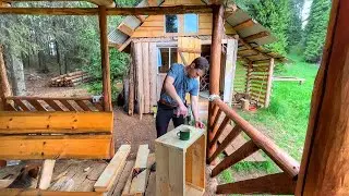 В ТАЕЖНУЮ ИЗБУ НА ДВЕ НОЧИ! ДЕЛАЕМ ПОЛКУ ДЛЯ УДОБСТВА, ГОТОВИМ НА КОСТРЕ В КАЗАНЕ!