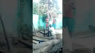 हाथ से बोर / Hand bore to use handpump