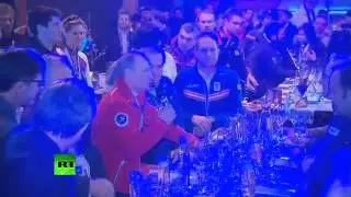 Путин в Сочи пьет пиво и обнимаеться с спортсменкой-лесбиянкой