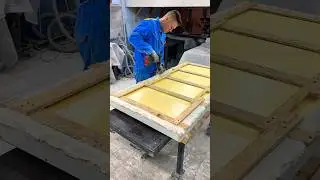 Белый стол из бетона на кухню. Распалубка. 