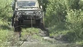 Land Rover Defender і Уаз
