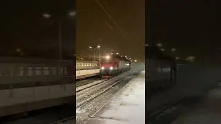 ЭП20-016 с Невским Экспрессом пролетает платформу Славянка!