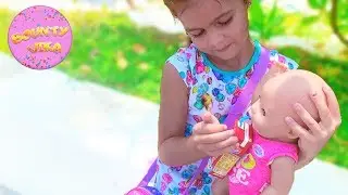 Баунти Вика играет на спортивной площадке