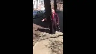 Бабушка за 5 минут решила то, что россиянская власть не может решить годами…