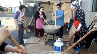 Uzbek sumalak in Toronto Узбеки Торонто готовят сумаляк  Özbekler 1 Samanak سمنک