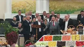 Крепко за руки взявшись