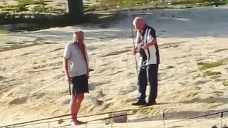 Великий успіх двох рибалок. Great success for two fishermen.