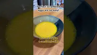 Easy and delicious scrambled eggs. Anyone can make it! #easy #food