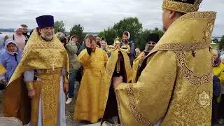 Освящение места будущей часовни-памятника на Монастырском наволоке.