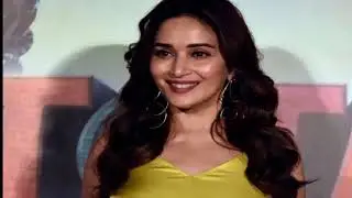 51 की उम्र में भी अपनी खूबसूरती से न्यू कमर्स को मात दे रही हैं माधुरी दीक्षित