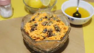Салат Витаминный из моркови с чесноком.
