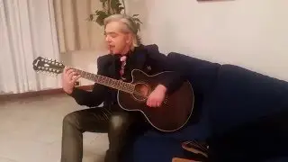 Morgan prova l'accordatura della chitarra con Space Oddity di David Bowie (16/01/2016)