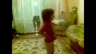 Девочка ругает родителей!ржачь полный!