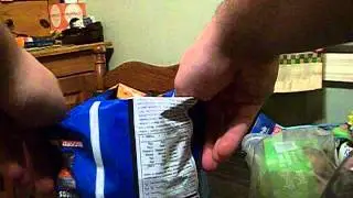 How to turn a bag into a bowl without any chips break. A Hack everyone need to know