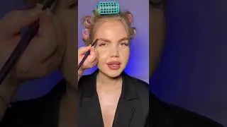 Что она сделала с бровями ???
