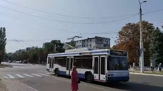 Троллейбус МАЗ-103Т №263 под маршрутом номер 2 в Тирасполе.