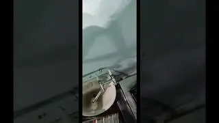 Достал кусок чугуния.