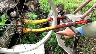 Hand cultivator with their hands