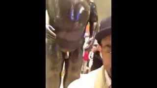 WOMEN LIKE GRABBING STATUE'S BALLS!